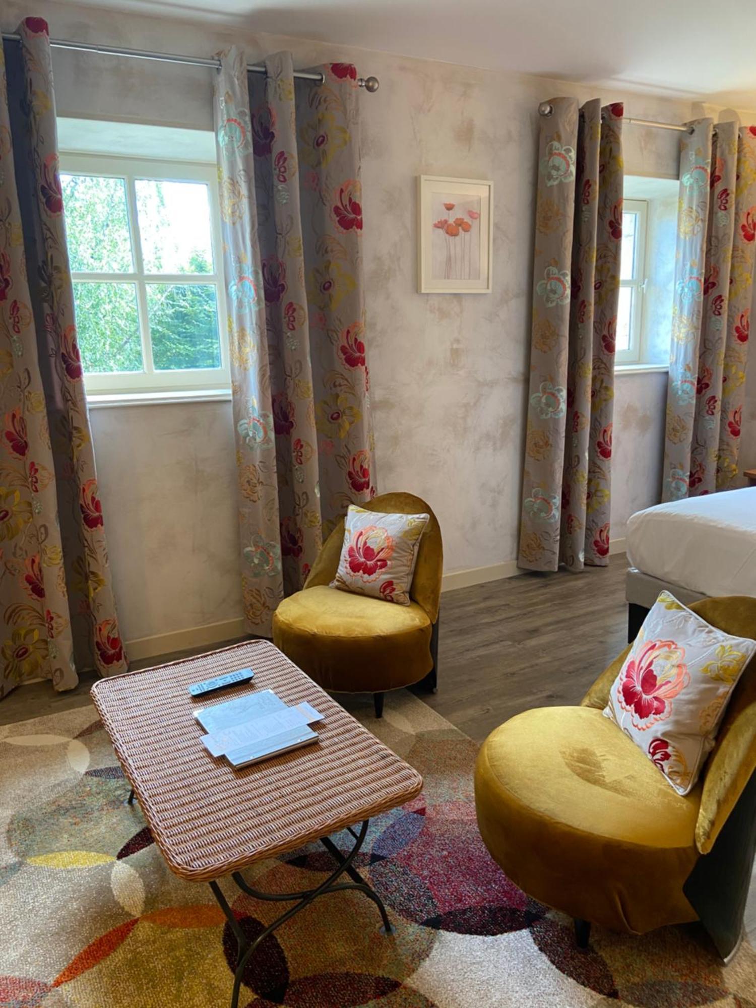 Demeures Et Chateaux L'Abbaye Caladoise - Anciennement Hostellerie Ferme Du Poulet Villefranche-sur-Saône Rom bilde